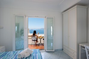 3 bedrooms, in-room safe, desk, iron/ironing board