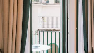 Quarto luxo, sacada, vista para a cidade | Terraço/pátio