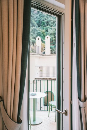 Deluxe Room, Balcony, City View | Terrace/patio