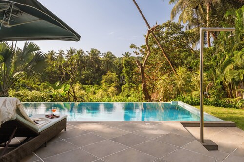 Viraam Estate by RÊVE/Infinity heated pool with caretaker/Chef