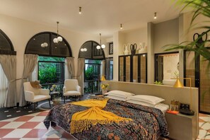 4 bedrooms, in-room safe, desk, iron/ironing board
