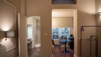 Tripla Comfort, vista cortile | Tende oscuranti, ferro/asse da stiro, Wi-Fi gratuito