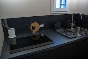 Double Room, Courtyard View | Private kitchen