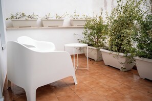 Chambre double, vue sur la cour intérieure | Terrasse/patio