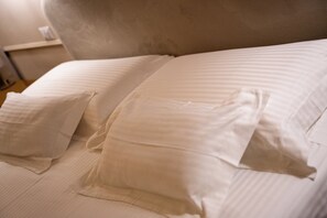 Comfort Triple Room, Courtyard View | Blackout drapes, iron/ironing board, free WiFi - CASA ALMIKA PRINCIPE AMEDEO (Bari)