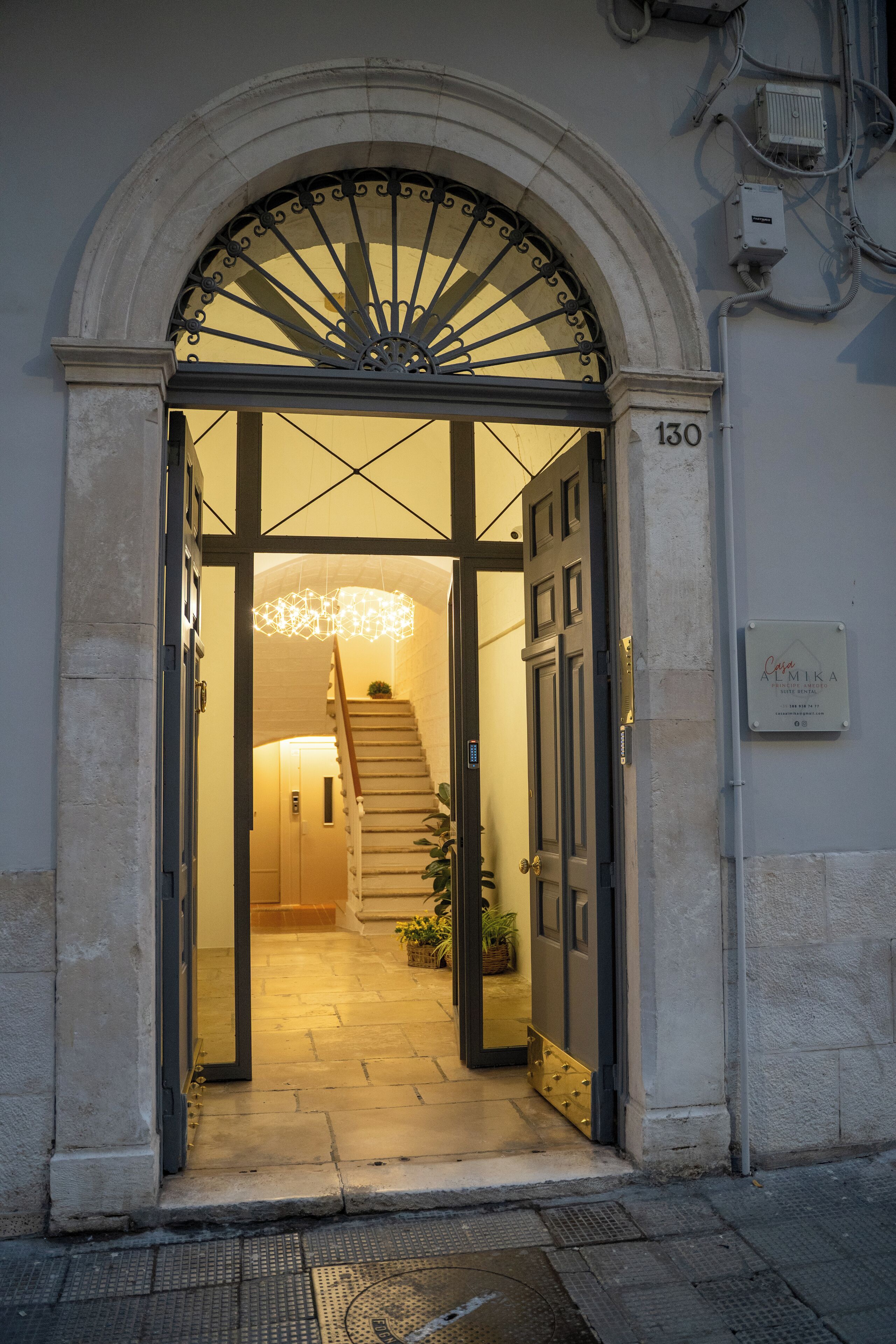 Fassade der Unterkunft – Abend/Nacht