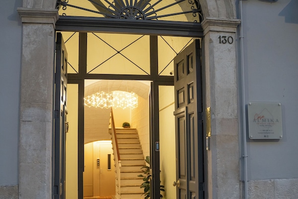 Fachada de la propiedad por la tarde o noche