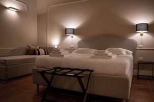 Tripla Comfort, vista cortile | Tende oscuranti, ferro/asse da stiro, Wi-Fi gratuito