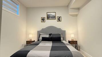 2 bedrooms, iron/ironing board, WiFi