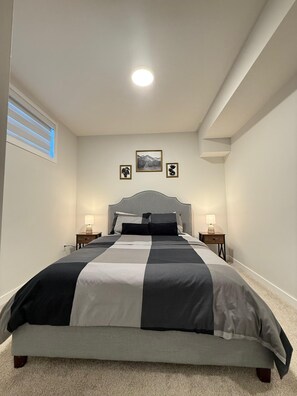 2 bedrooms, iron/ironing board, WiFi