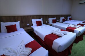 Quintuple Room | Een kluis op de kamer, verduisterende gordijnen, beddengoed