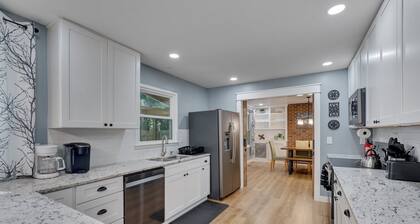 NEW! Relaxing Retreat Near North Hills & Downtown