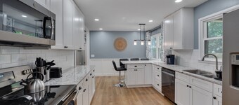 NEW! Relaxing Retreat Near North Hills & Downtown