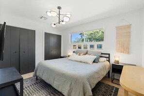 3 bedrooms, iron/ironing board, Internet, bed sheets