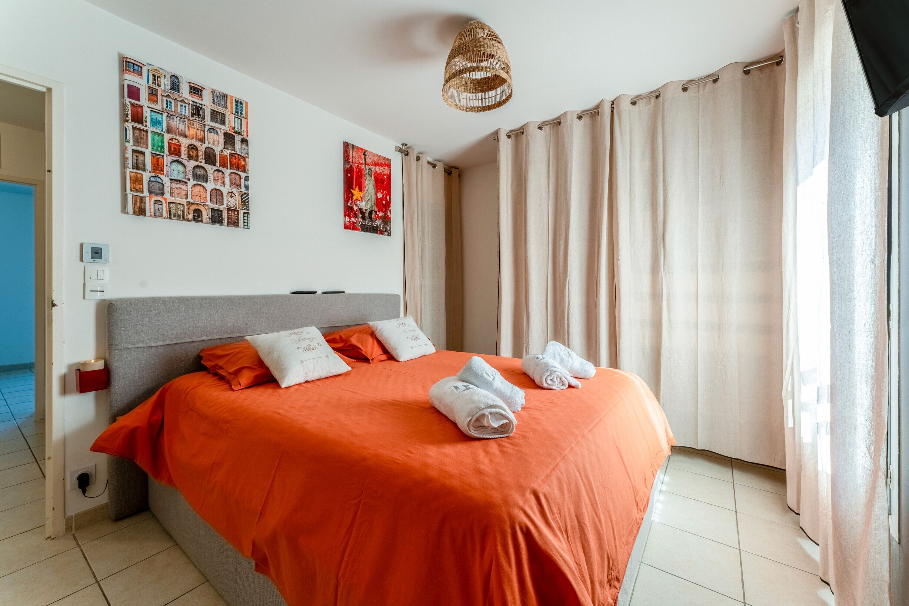 3 quartos, ferros/tábuas de passar roupa, Wi-Fi, roupa de cama