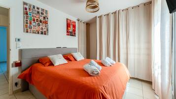 3 bedrooms, desk, iron/ironing board, WiFi