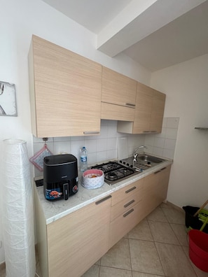 Fridge, microwave, stovetop, coffee/tea maker