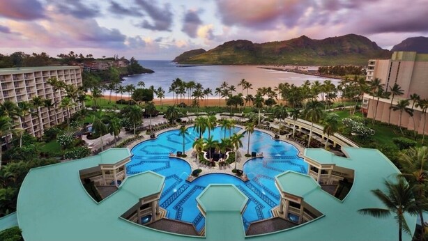 A resort with multiple swimming pools, a beach, and a mountainous backdrop. - Beautiful Ocean View Studio at Marriott Kauai Beach Club (Knoxville)