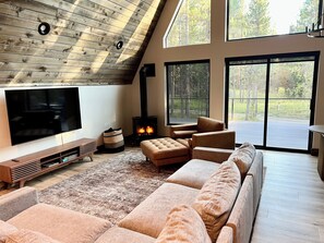Smart TV, fireplace - Beautiful new 3 bed/3bath A-Frame in Island Park. 30 miles to West Yellowstone (Island Park)