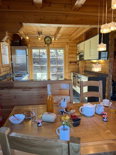 Chalet sur piste avec ski aux pieds