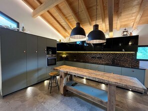 Fridge, oven, dishwasher, toaster