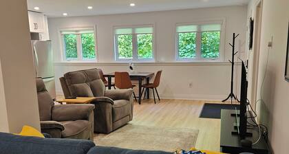 Tranquil Forest Oasis in Convenient Location