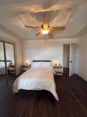 5 bedrooms, iron/ironing board, internet, bed sheets