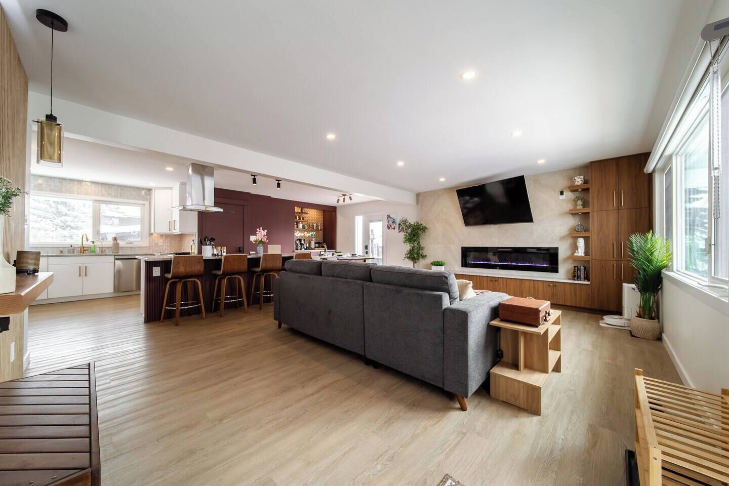 TV connectée, cheminée, jeux vidéo, espaces bureaux