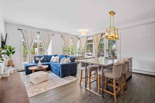 Walk to cafes, Safeway, and trails from this stylish Whyte Ave groundfloor suite