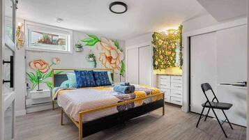 2 Schlafzimmer, Schreibtisch, Bügeleisen/Bügelbrett, Reisekinderbett