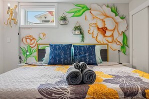 2 habitaciones, tabla de planchar con plancha y cuna de viaje 