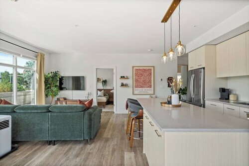 Private patio stay near Whyte Ave, UofA Hospital, and West Edmonton Mall