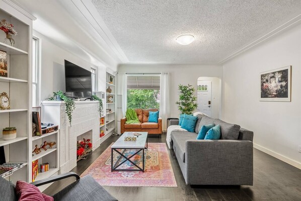 Televisión y oficina 