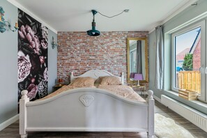 3 bedrooms, WiFi, bed sheets