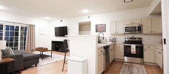 Delightful 3-bedroom condo within walking distance to Campus!