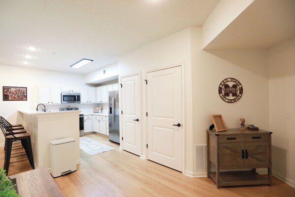 Microwave, oven, stovetop, dishwasher