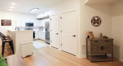 Delightful 3-bedroom condo within walking distance to Campus!