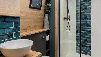 Signature Cabin, Lake View | Bathroom
