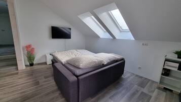 1 slaapkamer, een bureau, gratis wifi, beddengoed