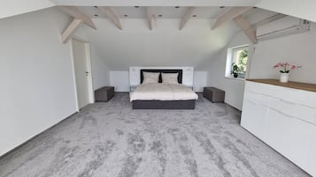 1 bedroom, desk, free WiFi, bed sheets