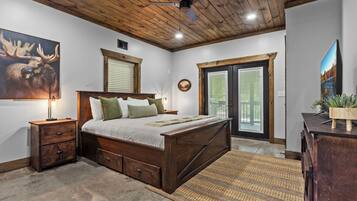 4 bedrooms, iron/ironing board, WiFi, bed sheets