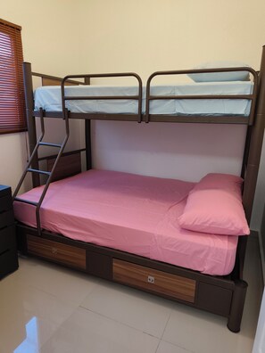 2 bedrooms, iron/ironing board, WiFi, bed sheets
