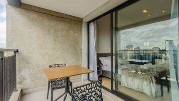 Basic Apartment | Outdoor dining