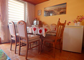 Bungalow | Dining