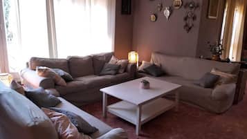 TV, fireplace, table tennis, stereo