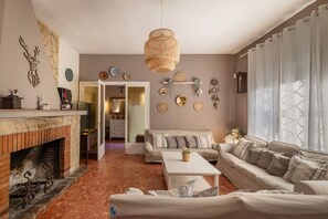 TV, peis, bordtennis og stereoanlegg