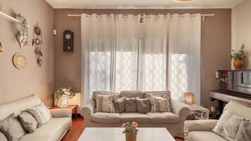 TV, fireplace, ping pong, stereo