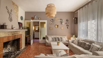 TV, fireplace, ping pong, stereo