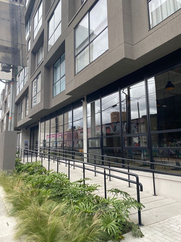 تفاصيل الفندق من الخارج