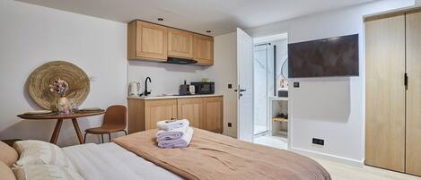 Apartamento | Espaço de trabalho para notebook, ferros/tábuas de passar roupa